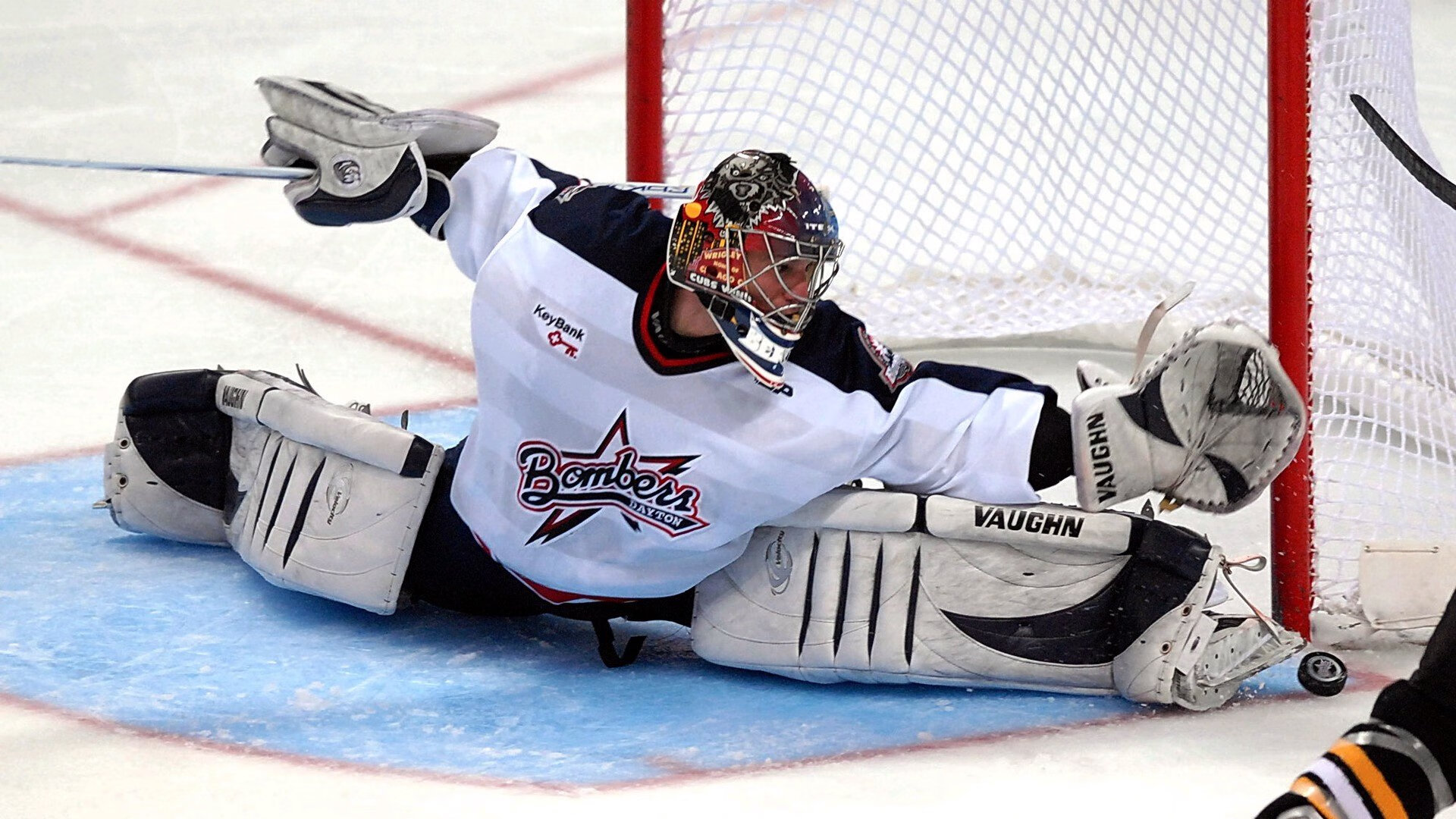 高原盐湖越野赛 超现实景观成跑者朋友圈刷屏背景